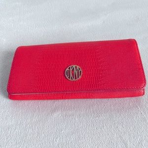 DKNY Vintage Coral color Wallet with Bills slots, credit card Slots & Coin. EUC